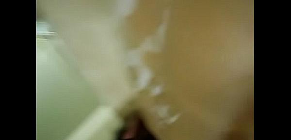  Asian Slut Kim Chung Sucking Cock in the Tub
